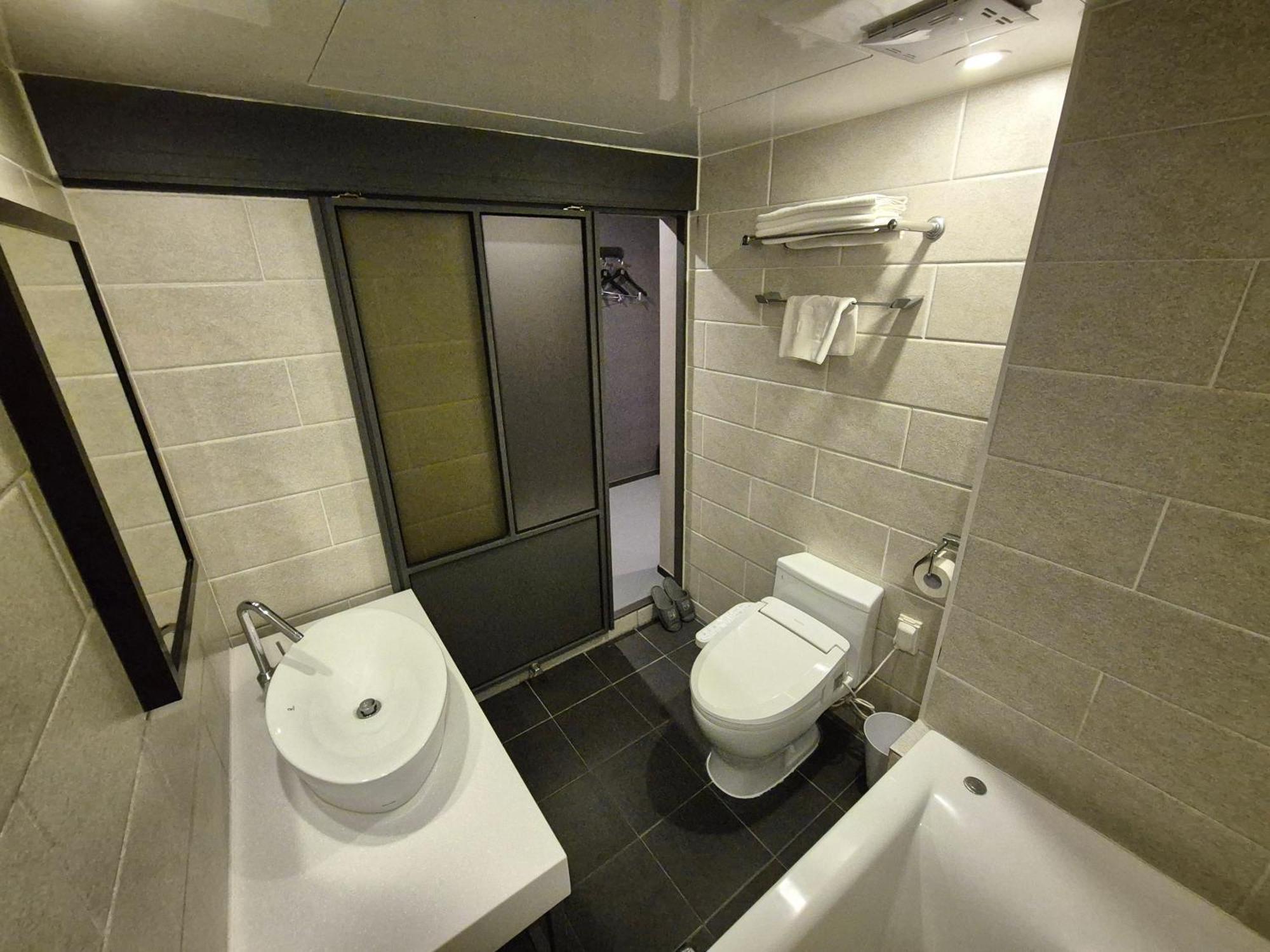 Hotel No. 25 Myeongji Oceanc Business 2*