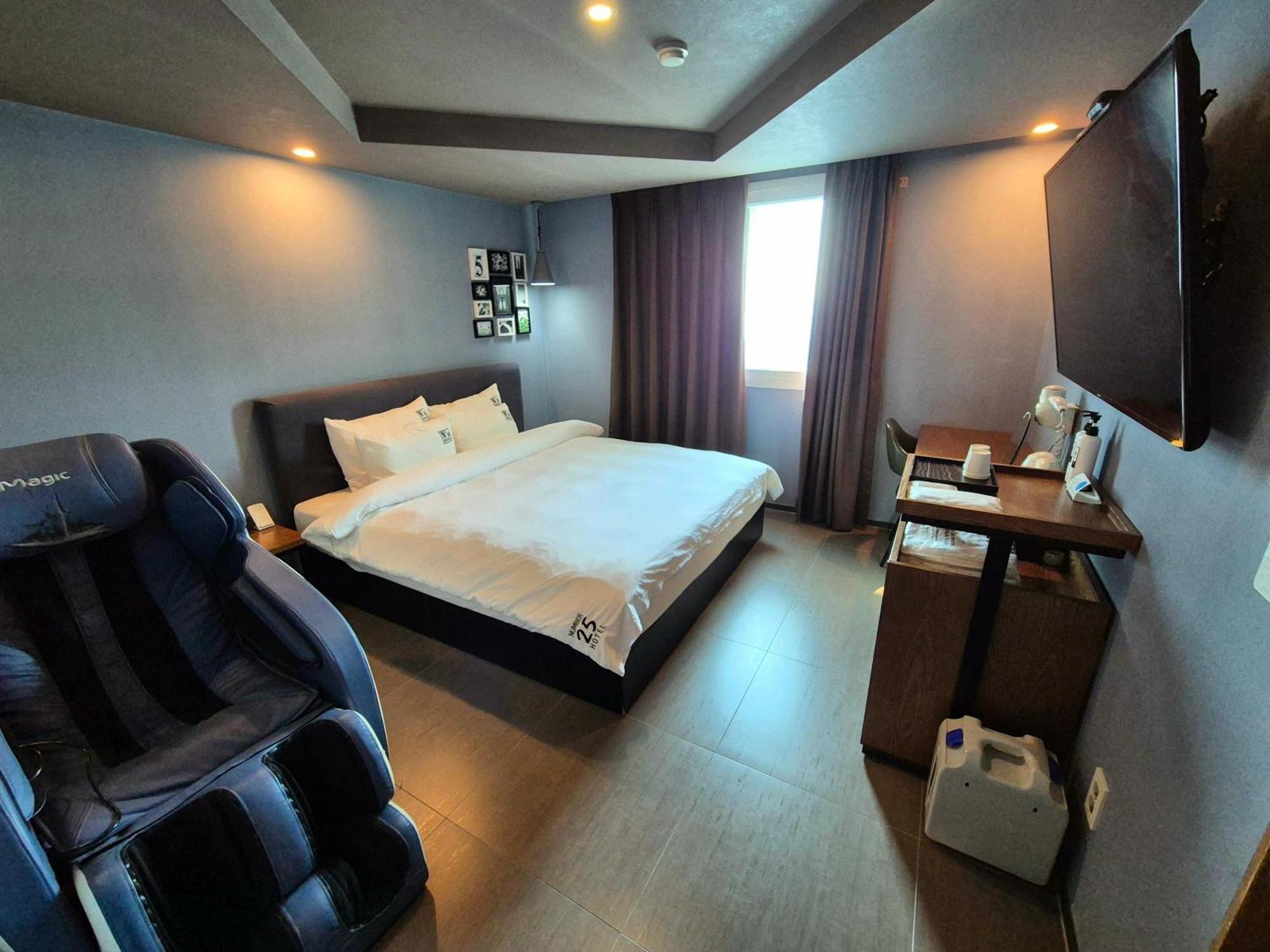 No. 25 Myeongji Oceanc Business Hotel 2*