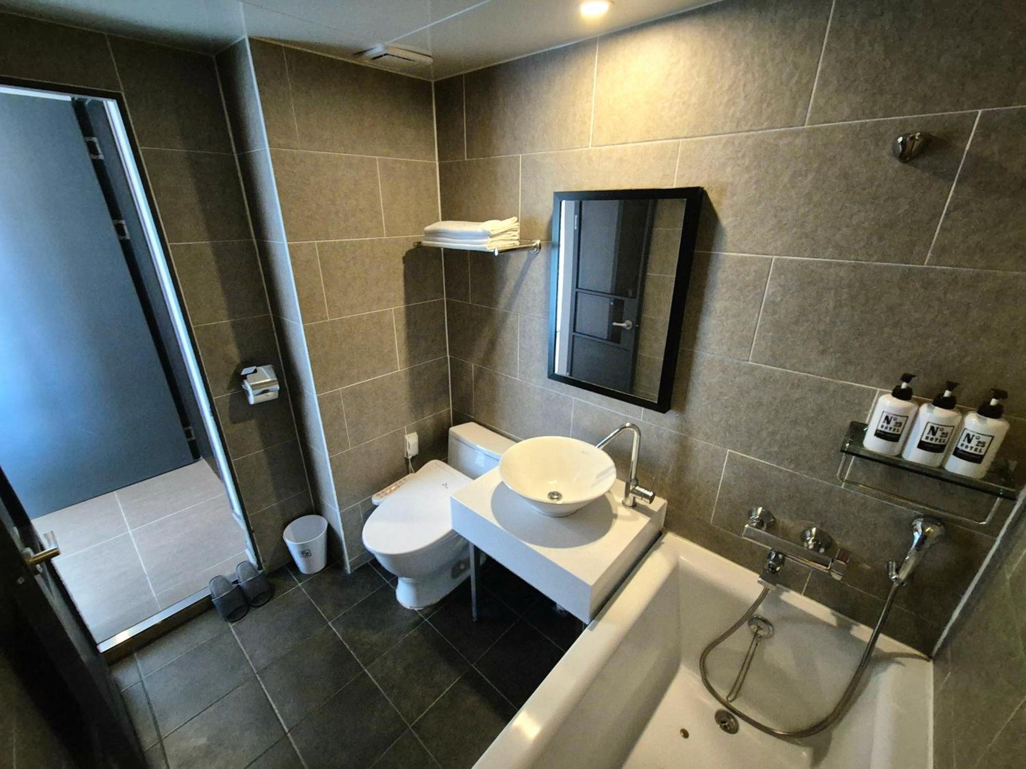 No. 25 Myeongji Oceanc Business 2* Busan