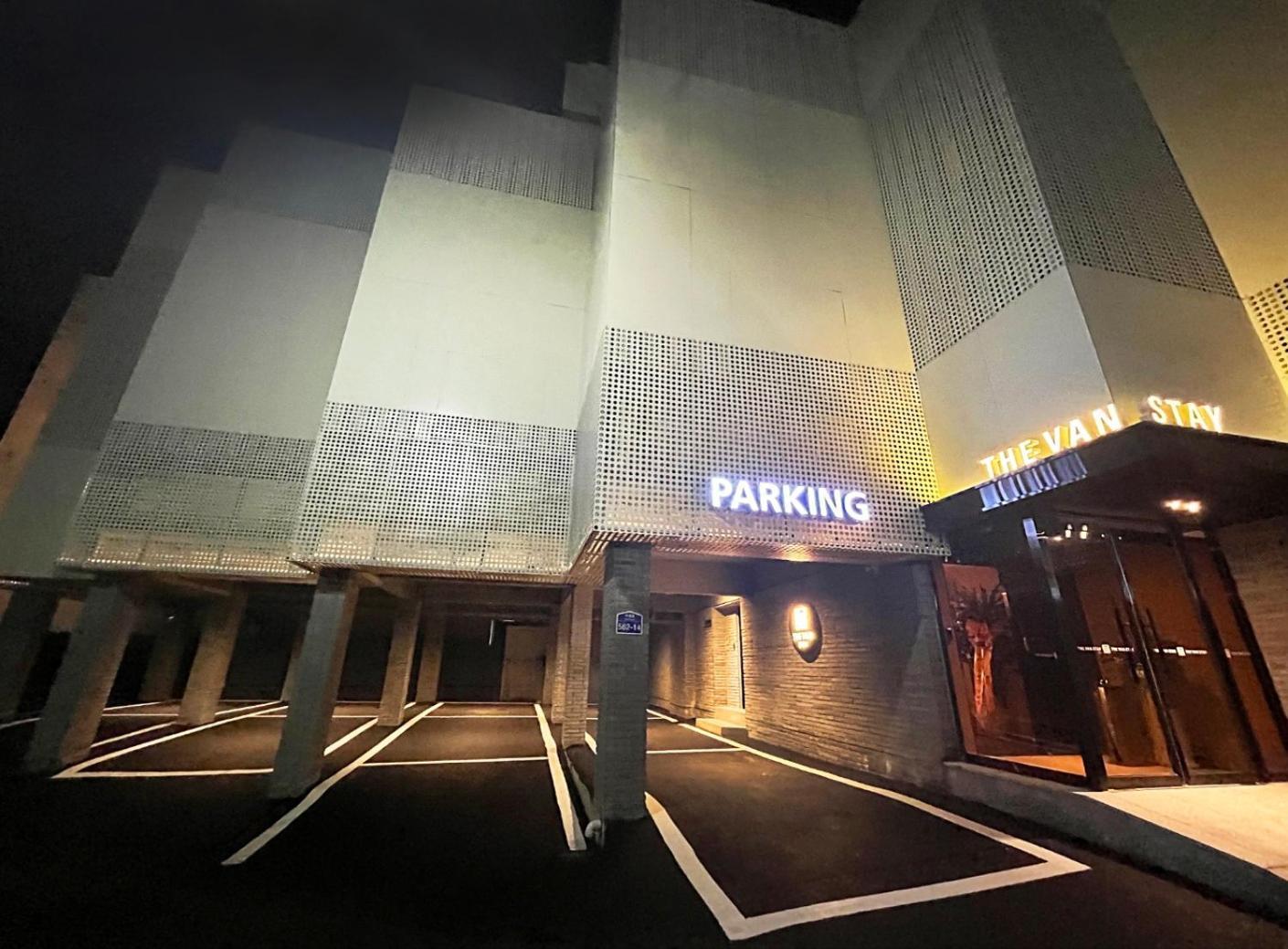 Hotel The *