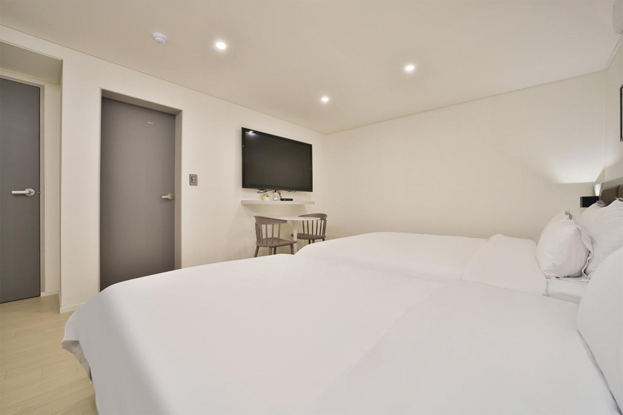 B Seomyeon Hotel *