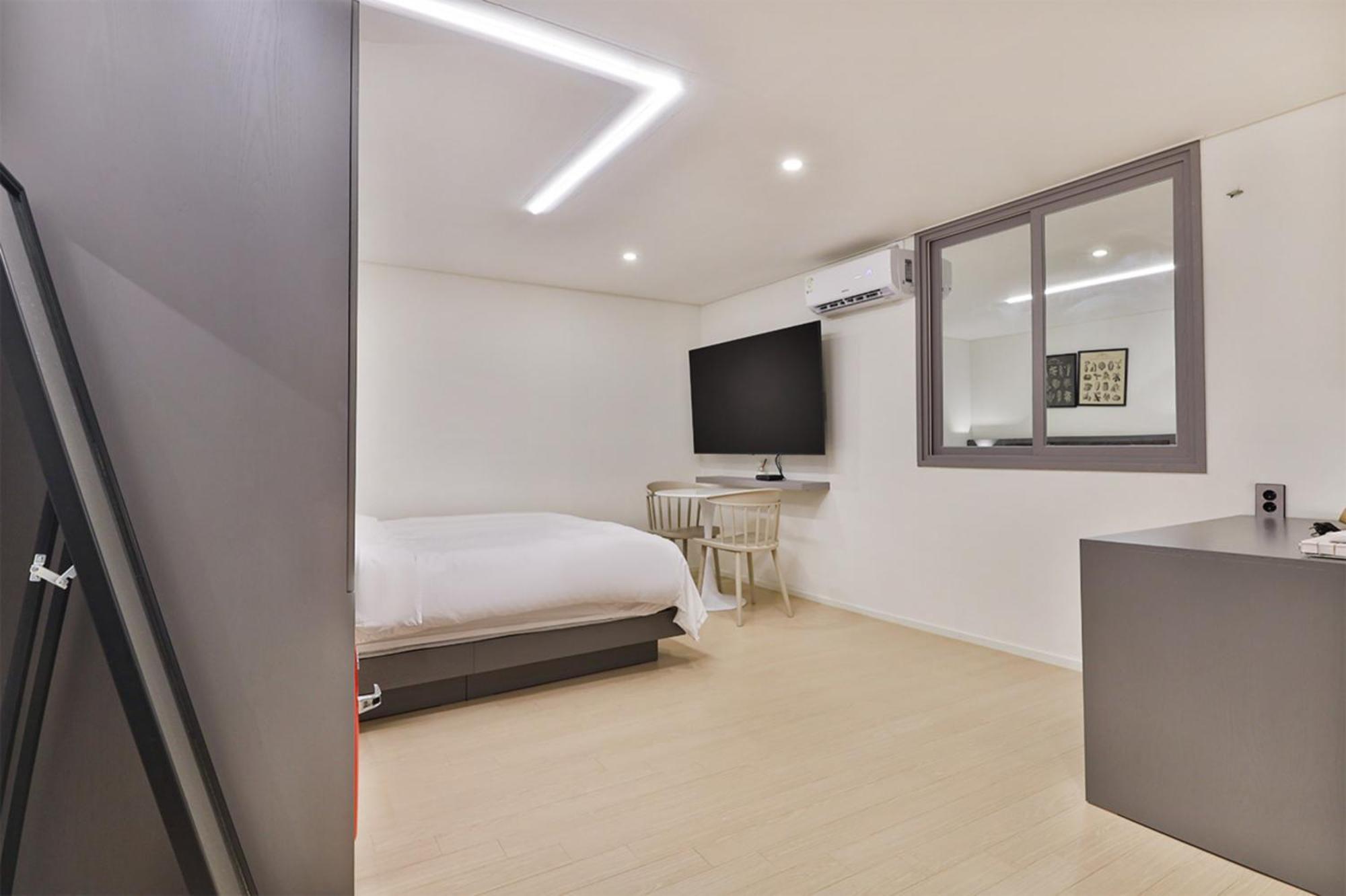 B Seomyeon Hotel *