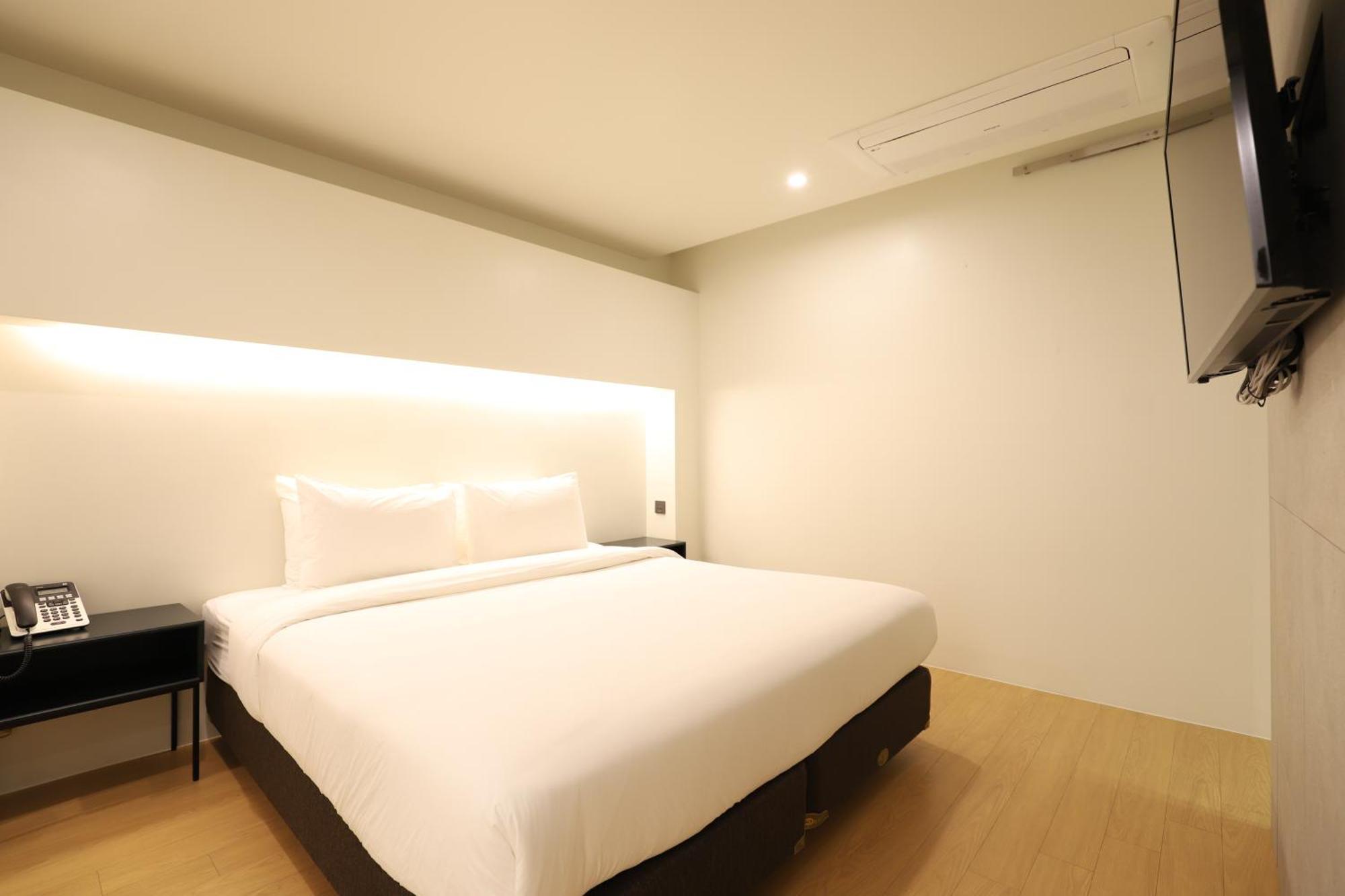 Intro Hotel 2*