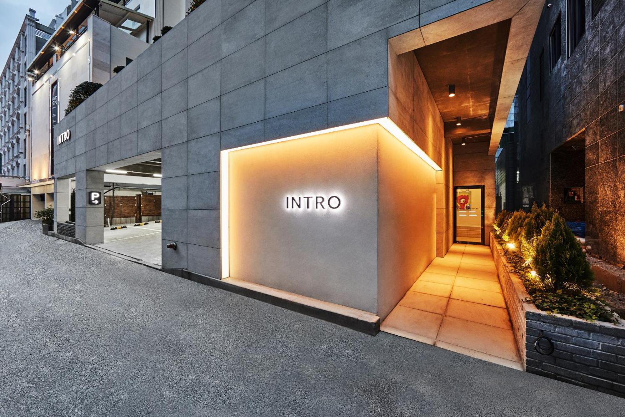 Intro Hotel 2*
