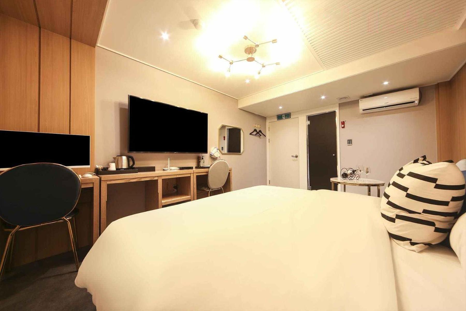Bay 202 Hotel *