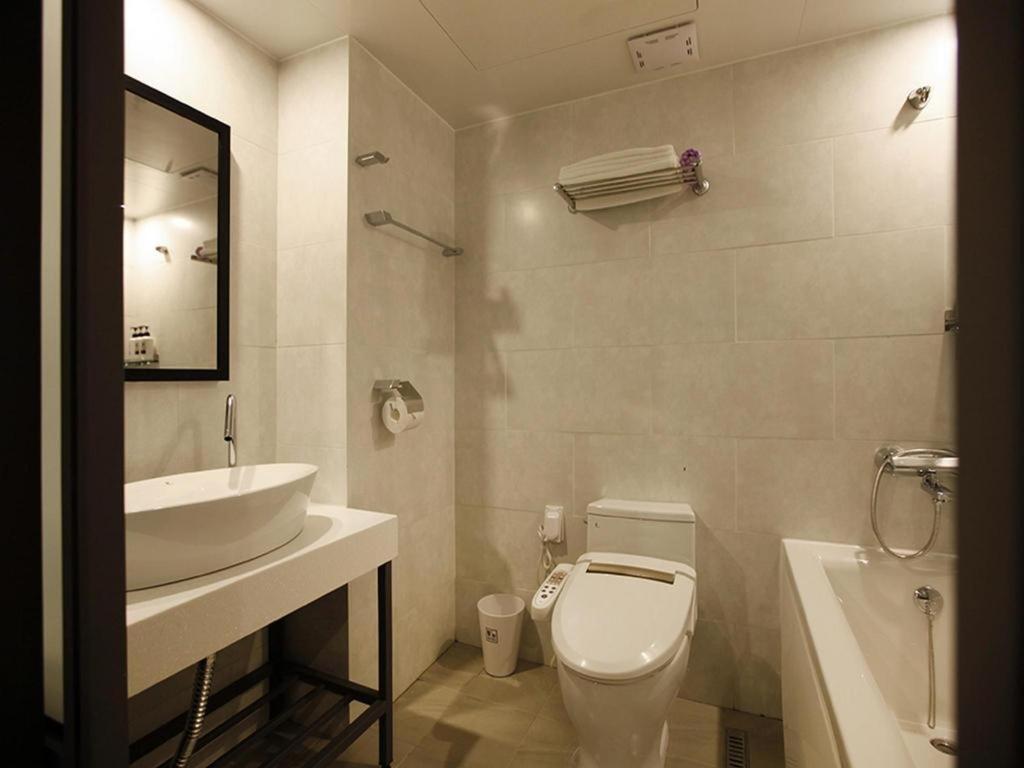 No. 25 Myeongji Oceanc Business 2* Busan