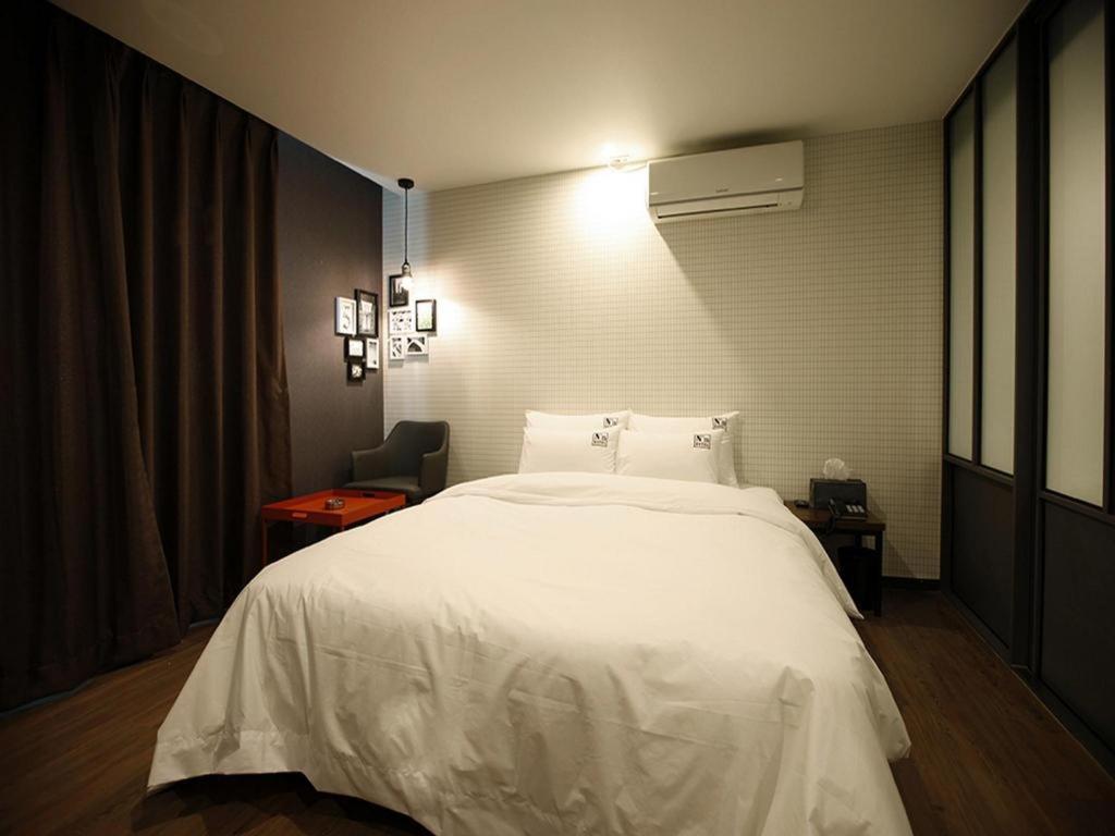 No. 25 Myeongji Oceanc Business 2*