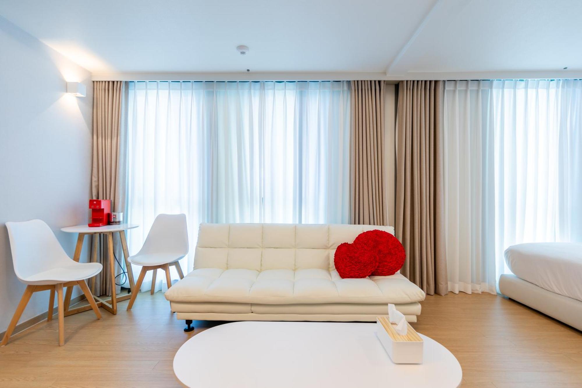 With A Beautiful High-rise View Of Infinity Pool Apartment Busan