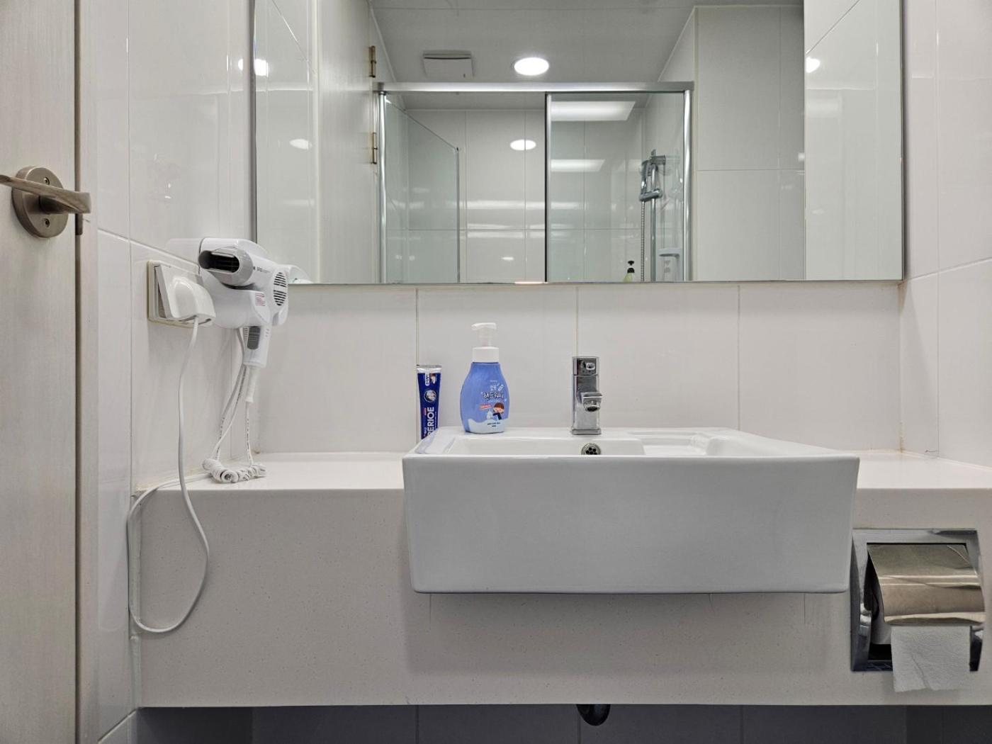 #2 Twin# 2 Minutes Run To The Sea, Close To The Sea, 5 Minutes To Club D Oasis Swimming Pool, Renewal Fresh Busan