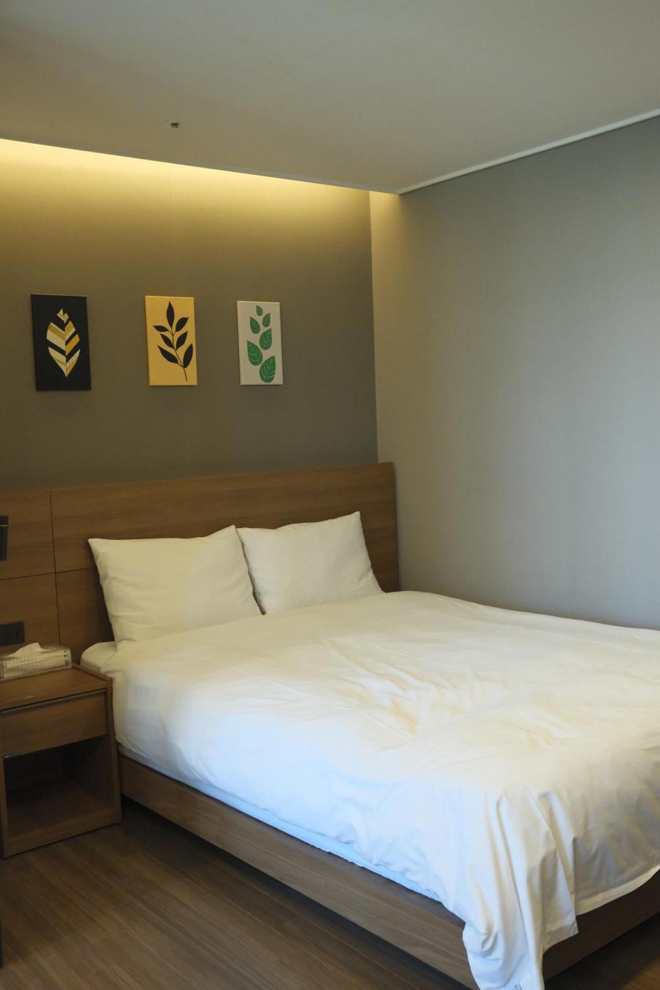 Elbon The Hotel