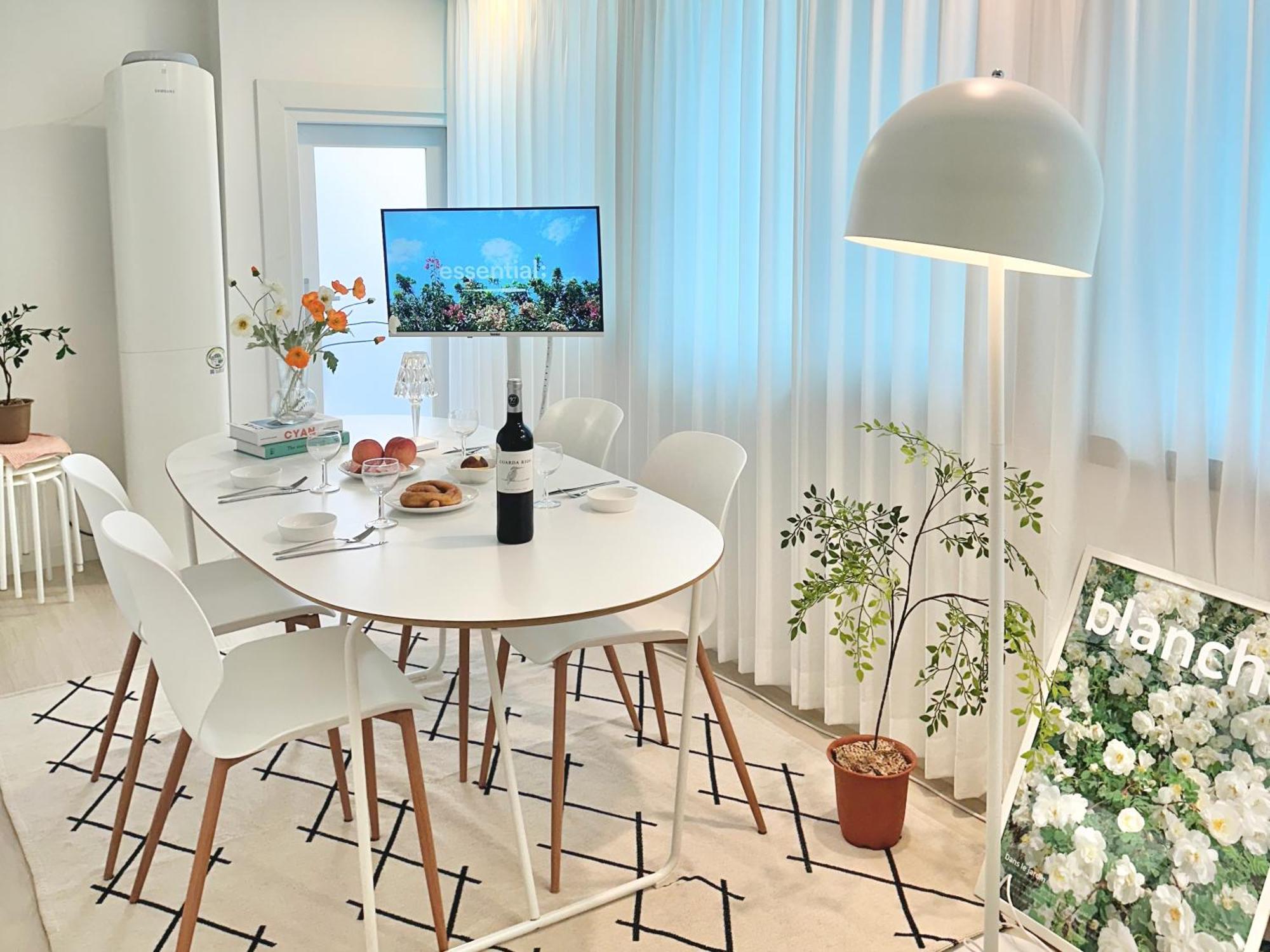 Almond House, Gwang-an Apartment