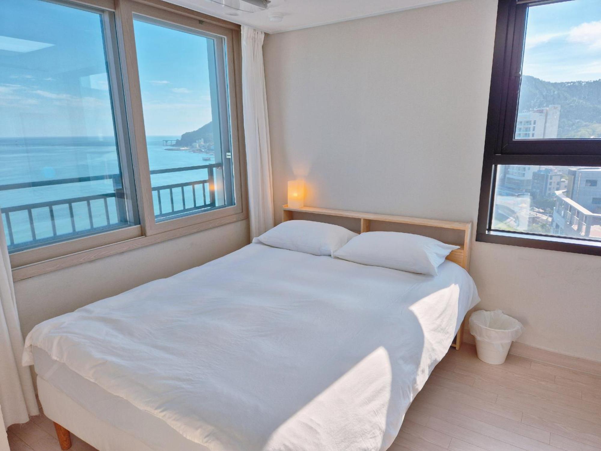 Hotel The First Ocean Songjeong Busan