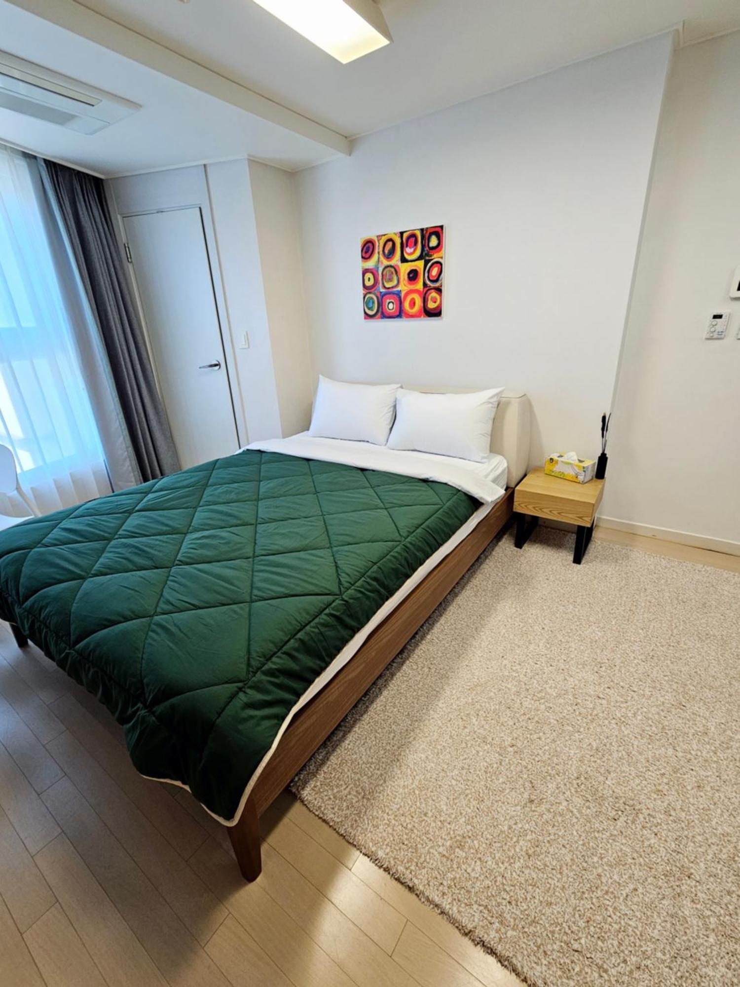 Apartment 40 Queen, 2 Minutes Run To The Beach, Close To The Sea, 5 Minutes To Club D Oasis Swimming Pool, And Long Walk Along The