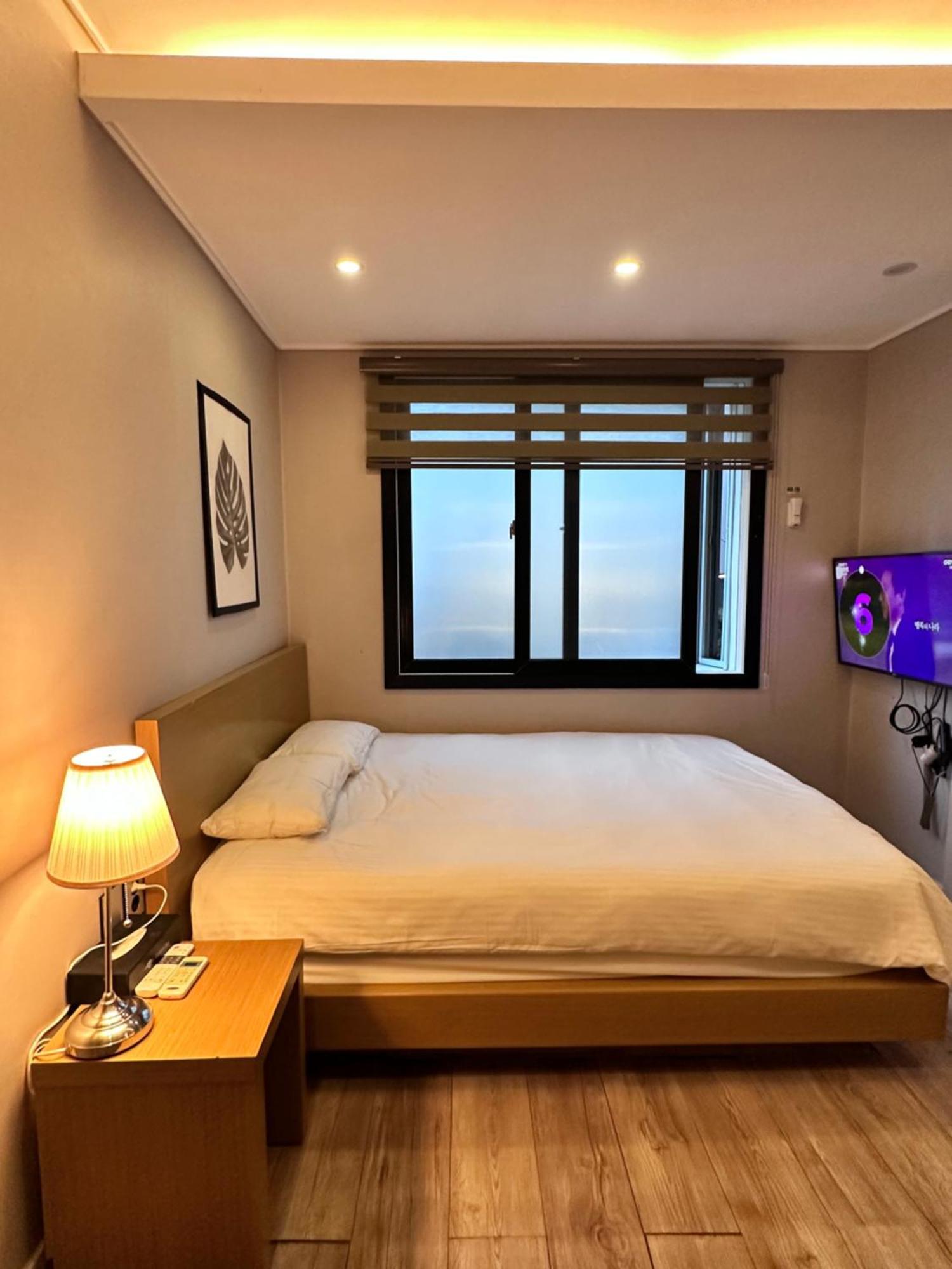 Goldenbay & Holiday home *