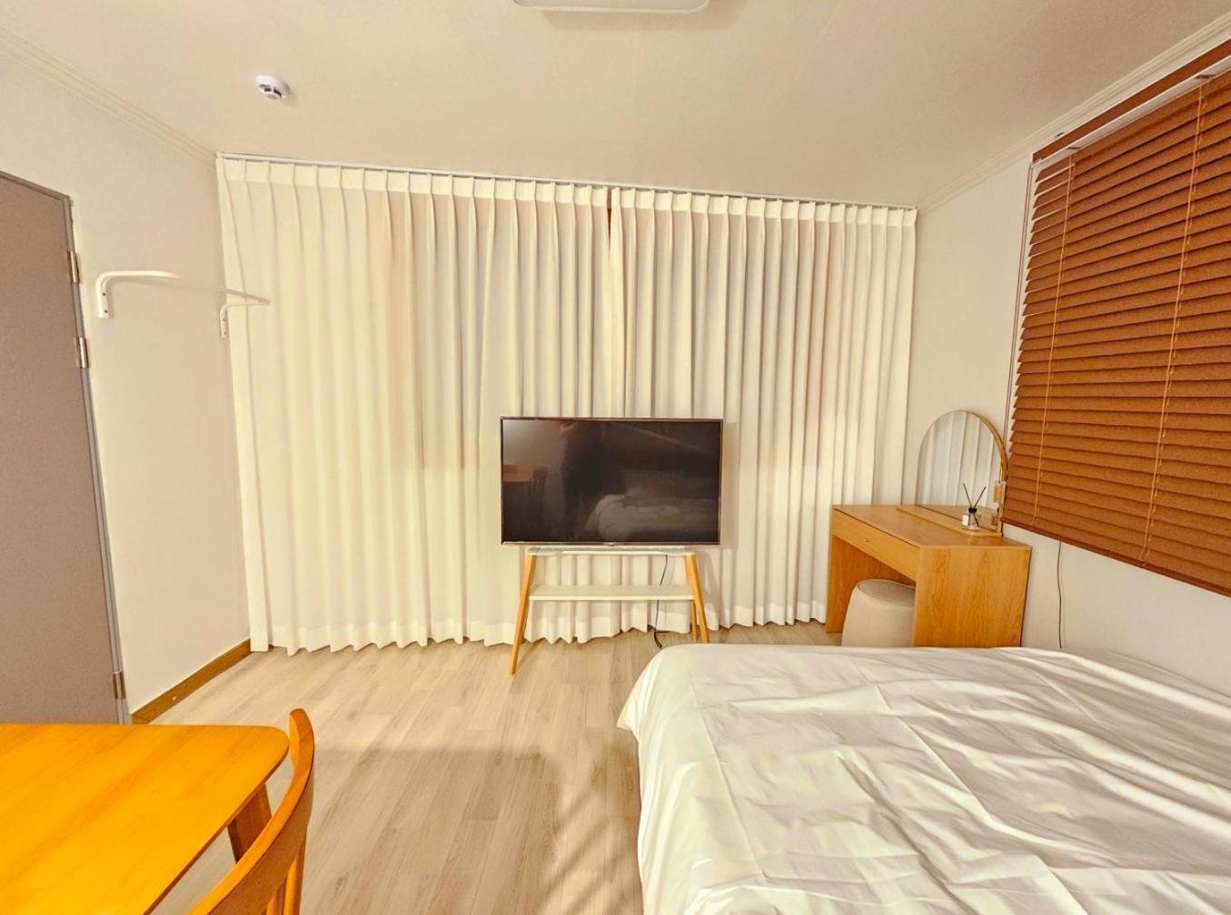 Subway 6min #2 #2 Queen Beds #hotel Bedding #ott #table#1st Floor Busan