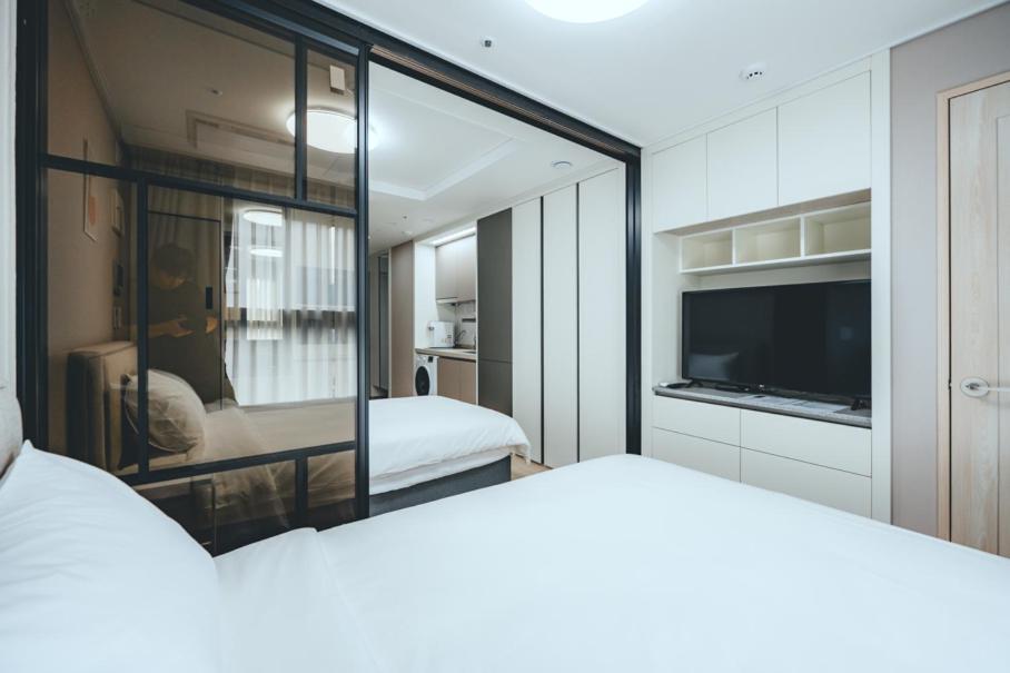 Hotel H Avenue Sasang Station *