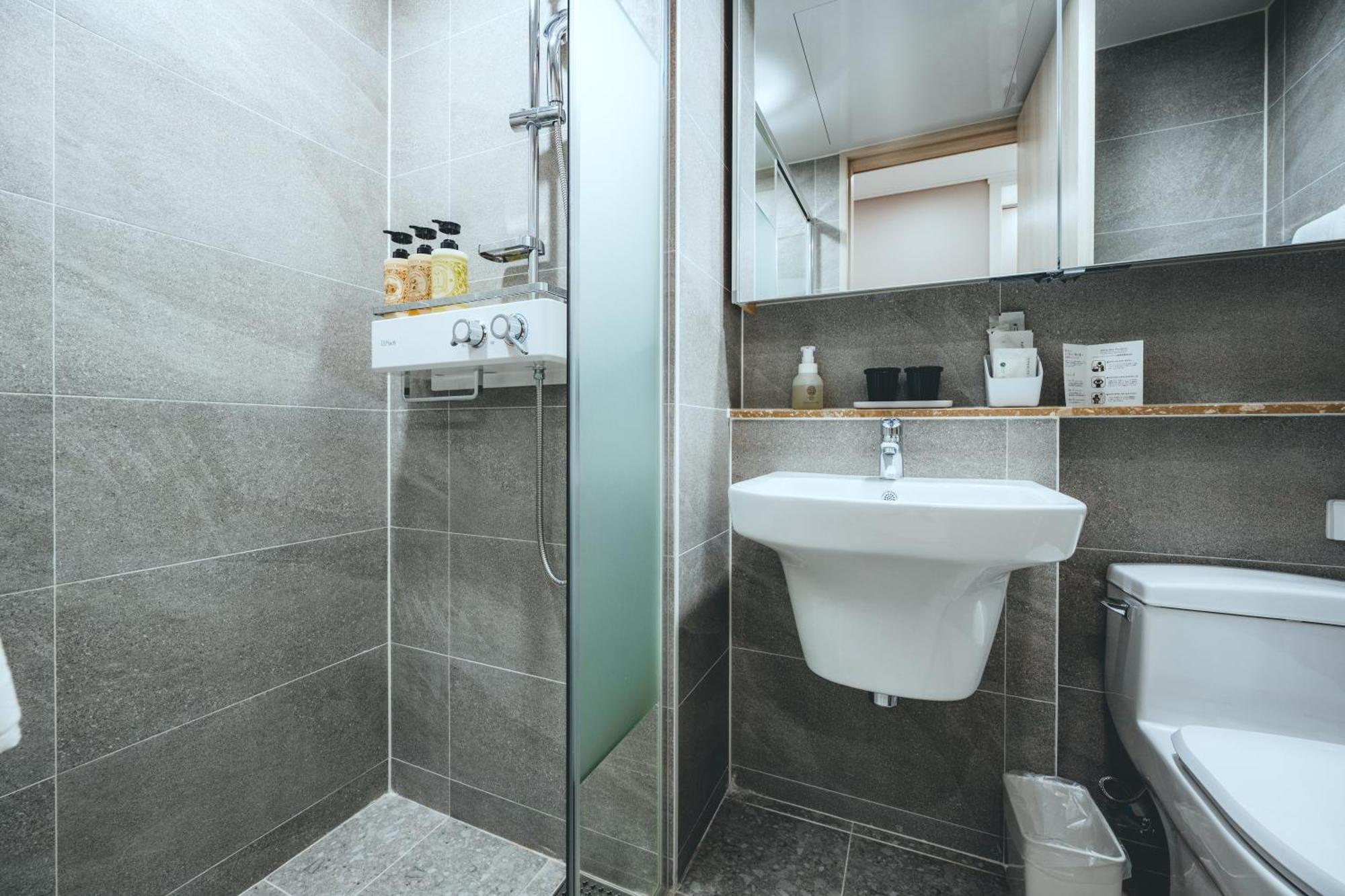 H Avenue Sasang Station Hotel