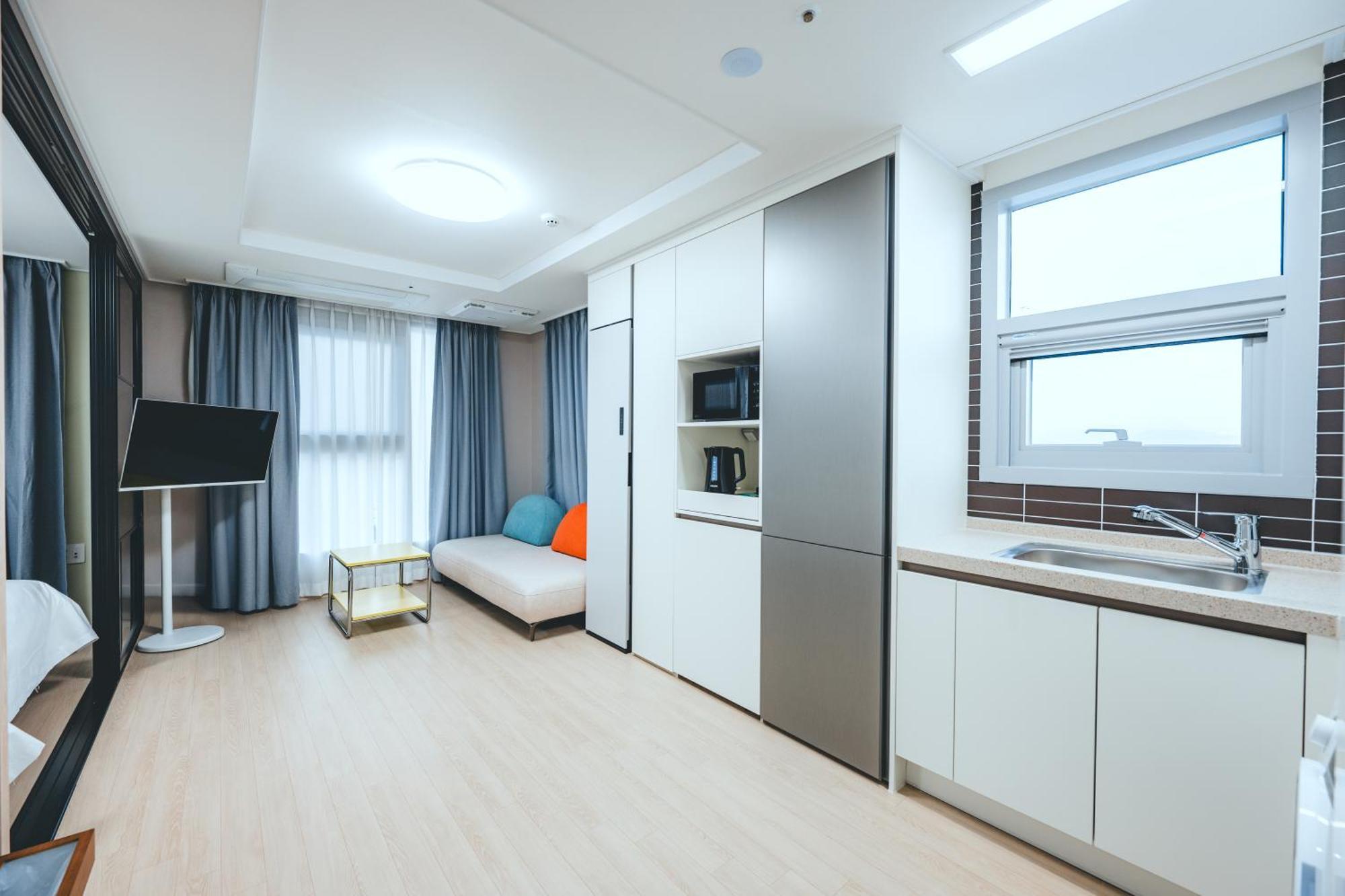 H Avenue Sasang Station Hotel *
