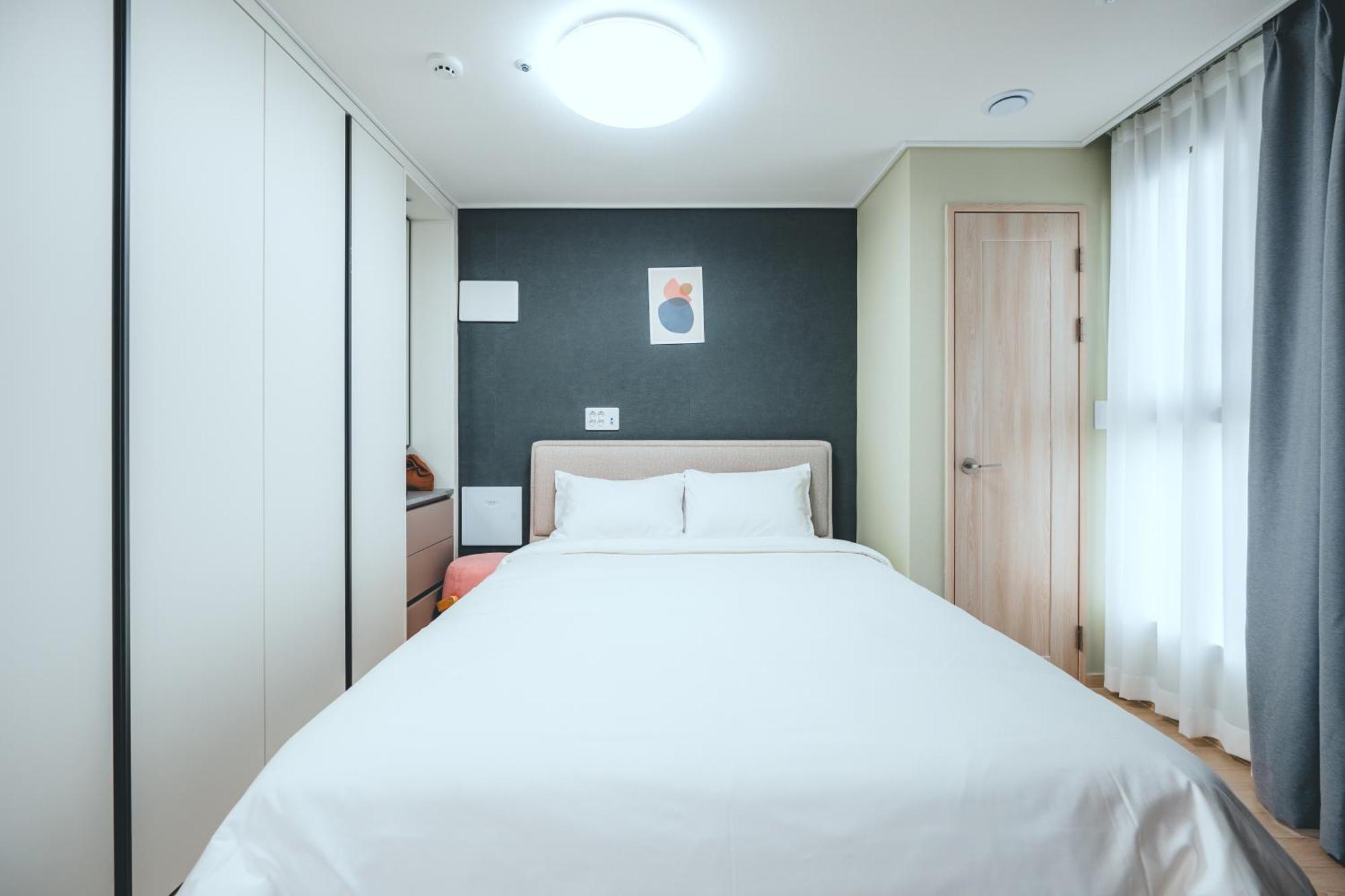 Hotel H Avenue Sasang Station *