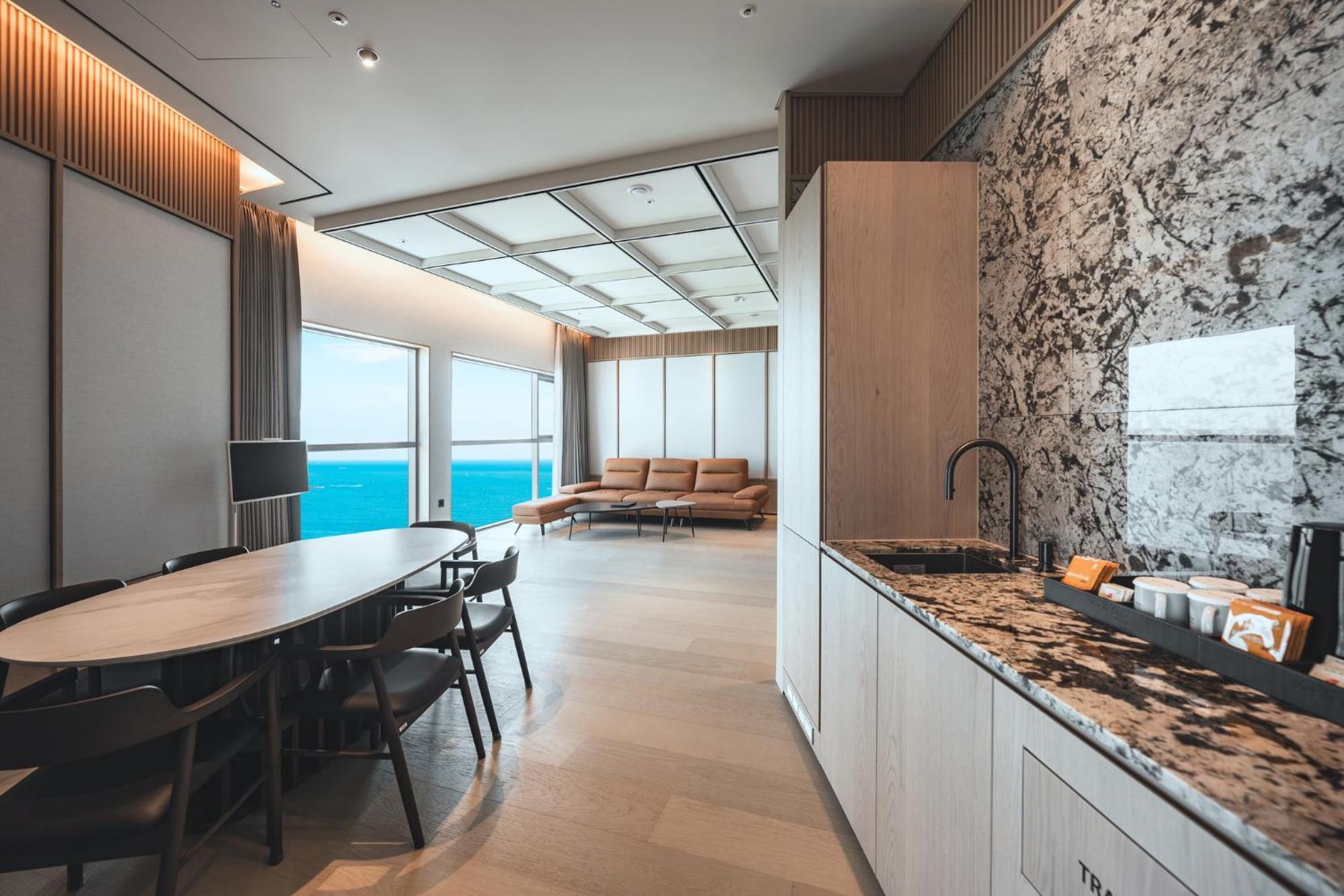 Mer De Laube Hotel 4*