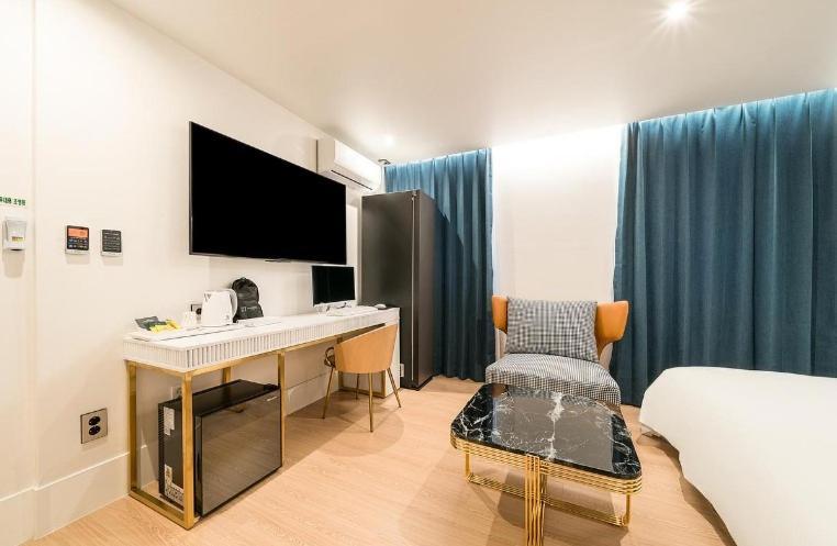 Hotel H Avenue Jeonggwan Branch *