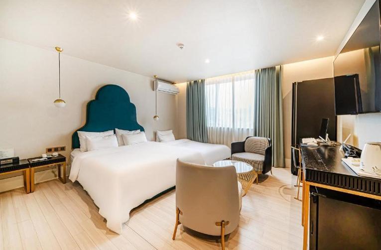 H Avenue Jeonggwan Branch Hotel *