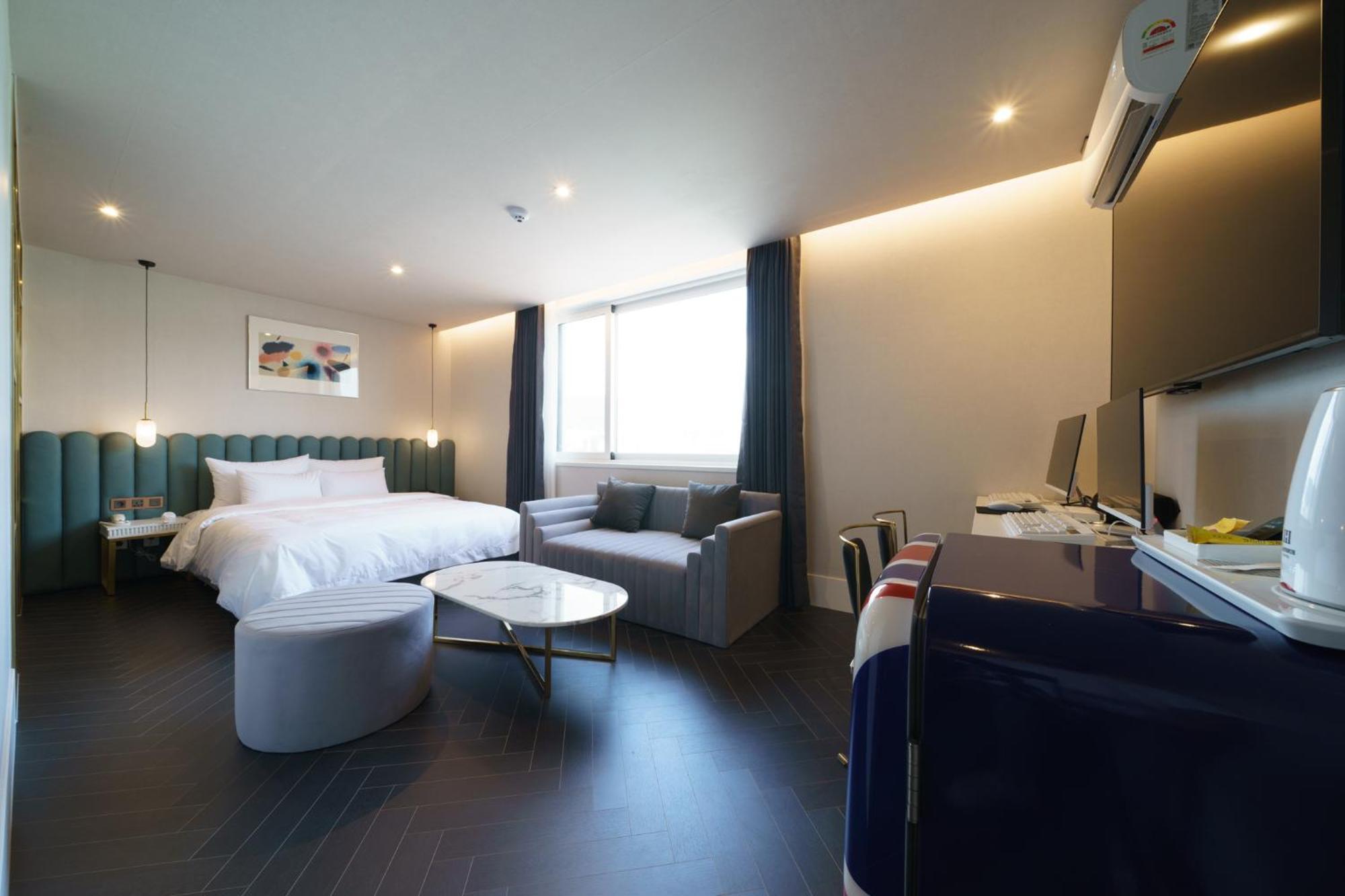 H Avenue Jeonggwan Branch Hotel *