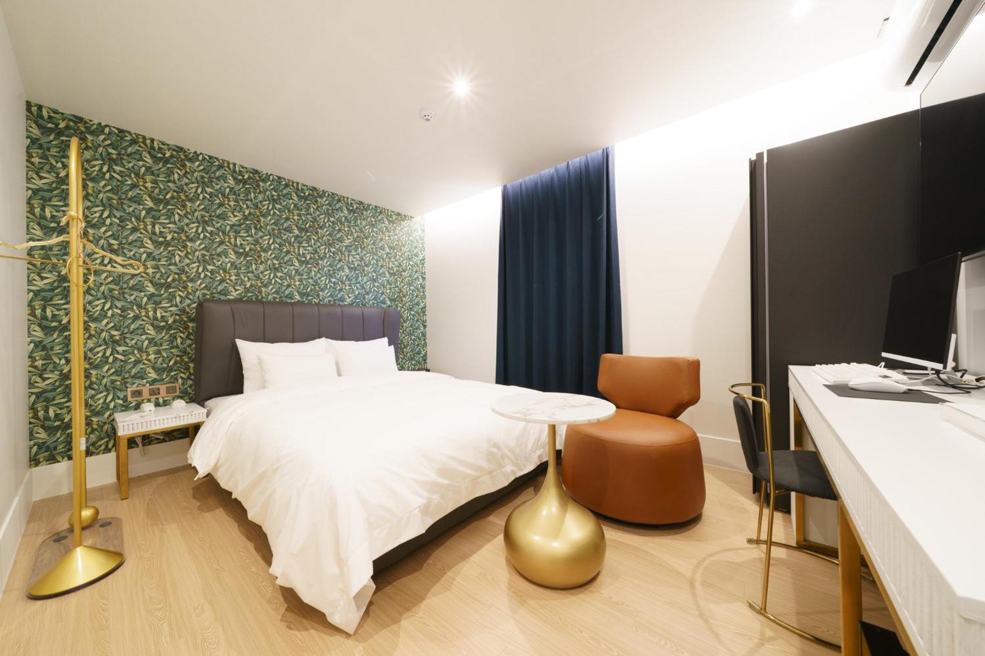 H Avenue Jeonggwan Branch Hotel *