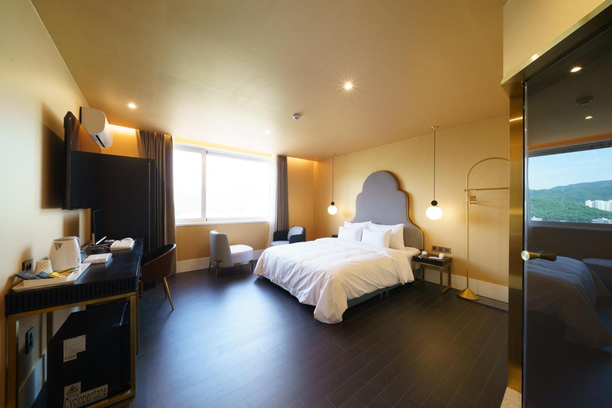H Avenue Jeonggwan Branch Hotel Busan