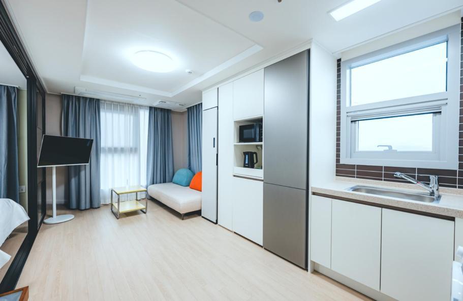 H Avenue Sasang Station Hotel
