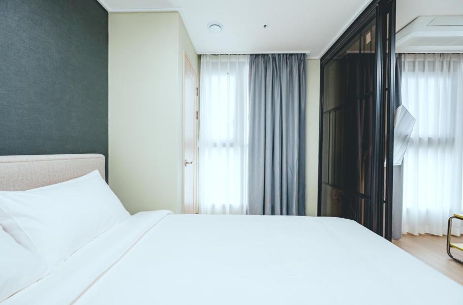 Hotel H Avenue Sasang Station