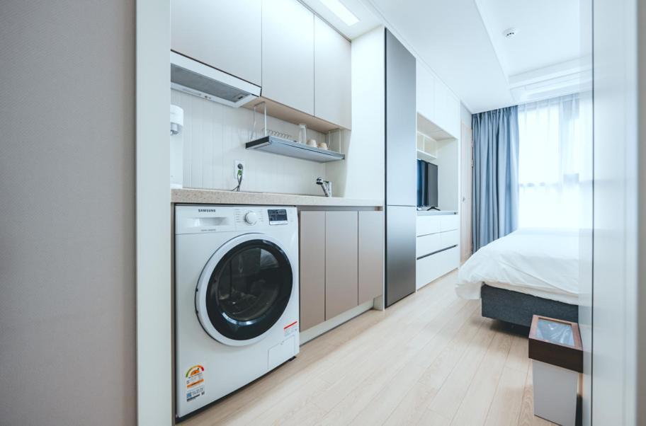Hotel H Avenue Sasang Station *