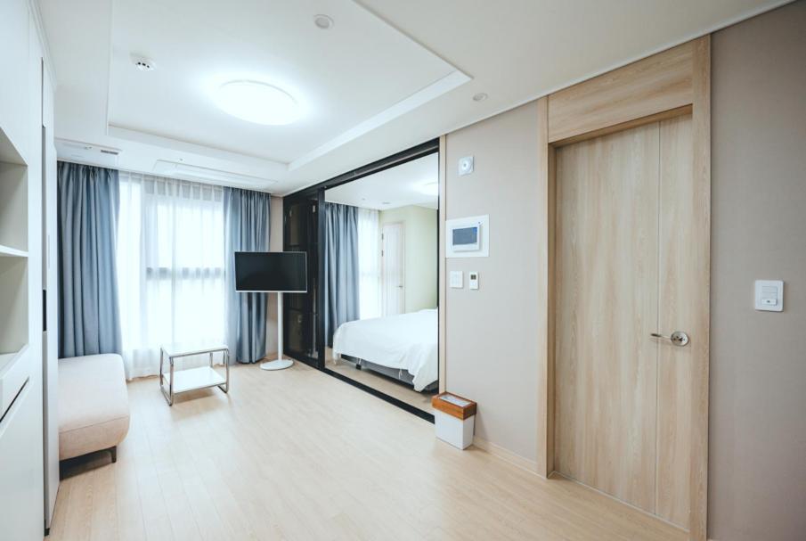 H Avenue Sasang Station Hotel
