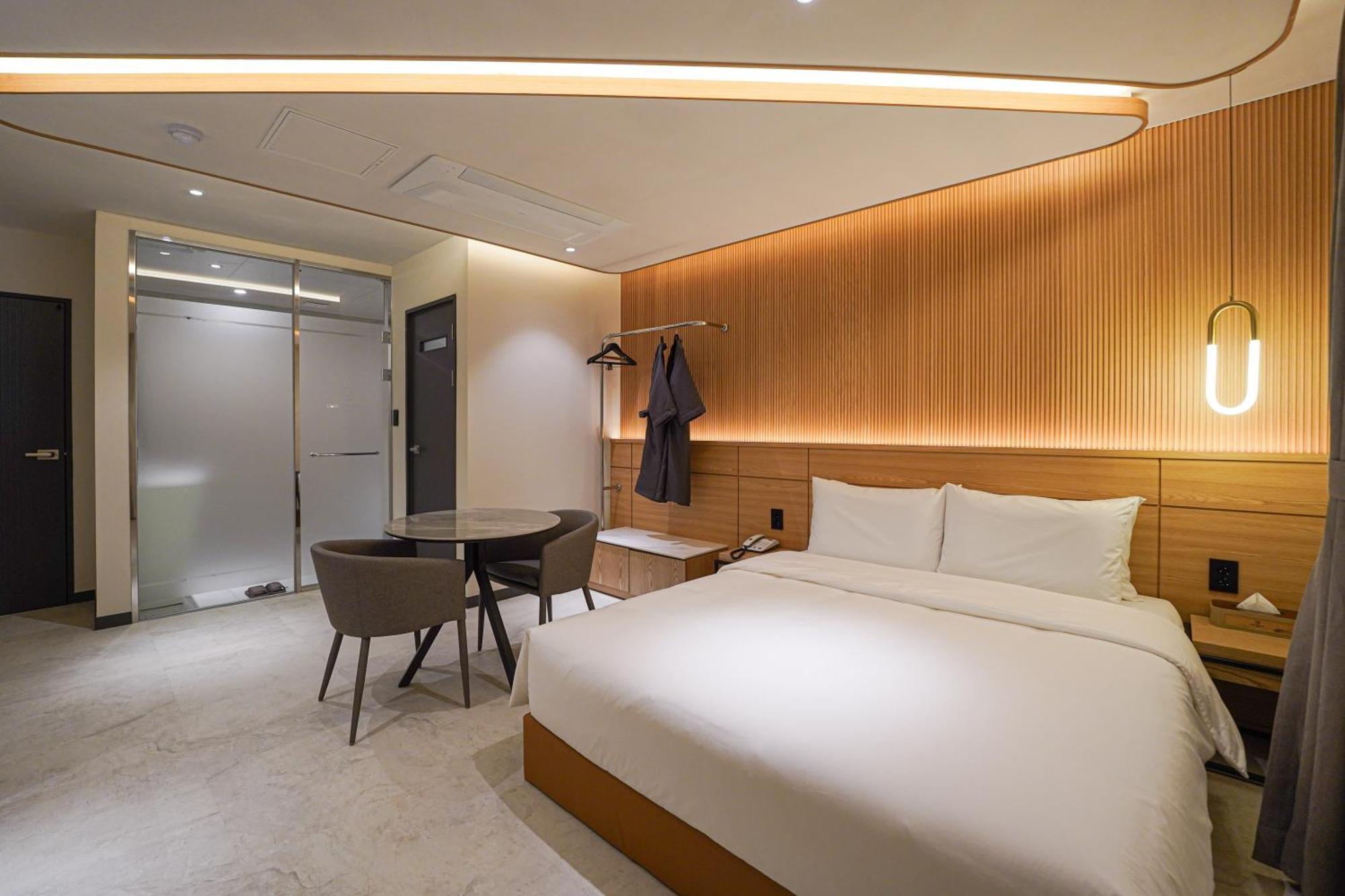 Urban Groove Seomyeon Hotel *