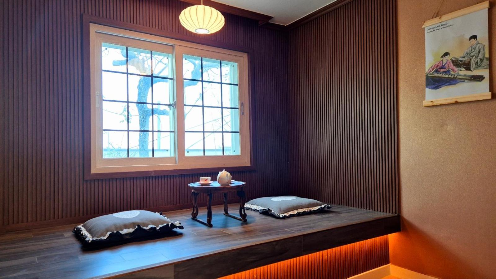 Korea Traditional Family House In Apartamento
