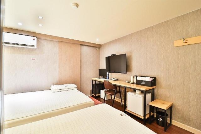 Motel Suyeong Spring Day