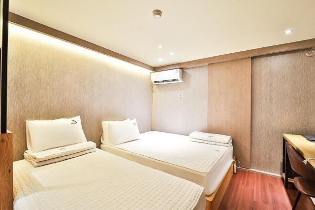 Motel Suyeong Spring Day *
