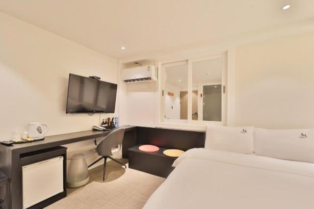 Motel Suyeong Spring Day