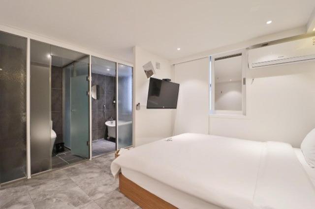 Motel Suyeong Spring Day *
