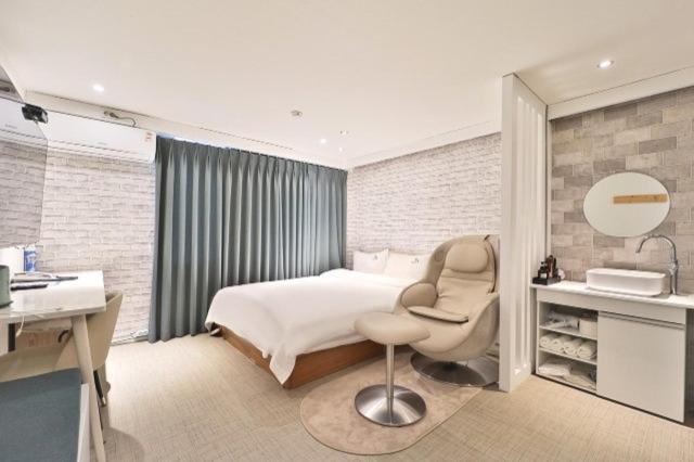 Suyeong Spring Day Motel *
