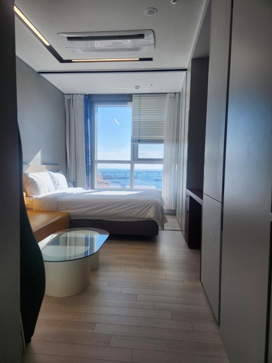 Apartment Brand New With Family Busan