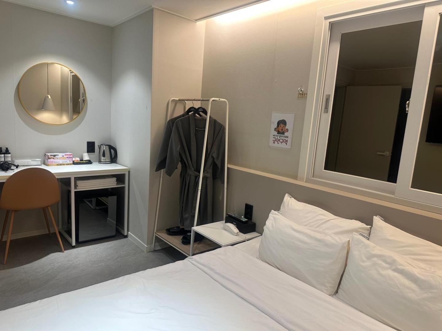 Yam Hotel *