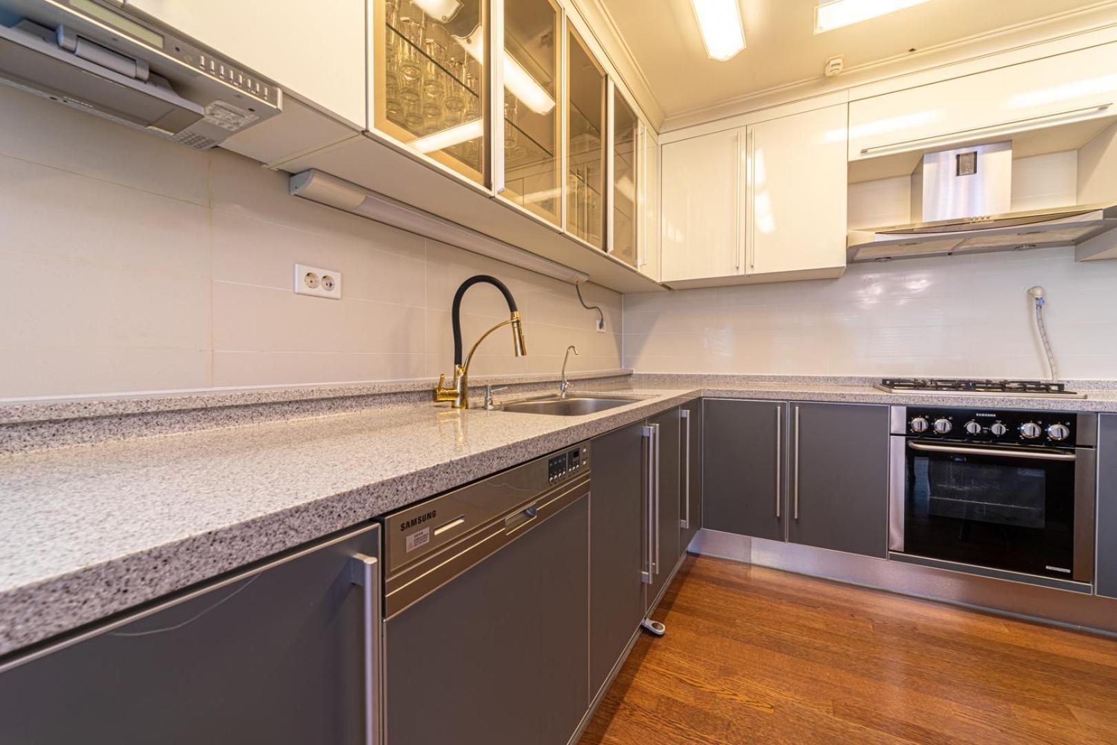 Party House In Happy Apartment