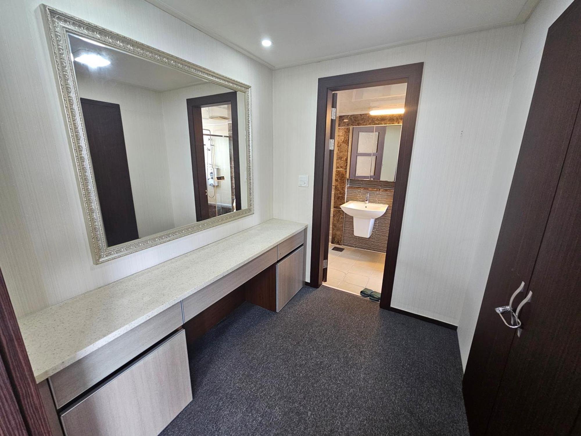 Party House In Happy Busan