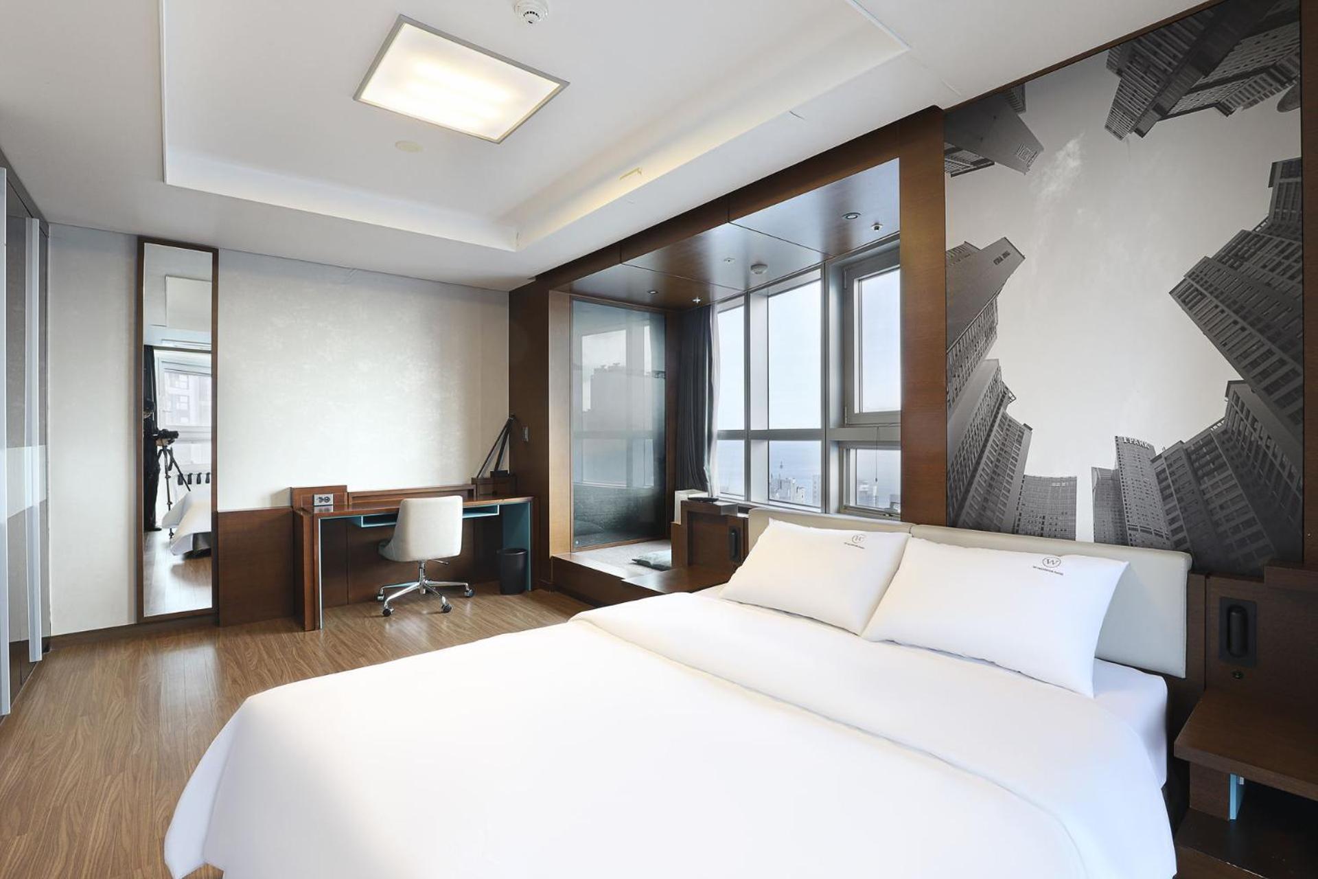 W Aparthotel *