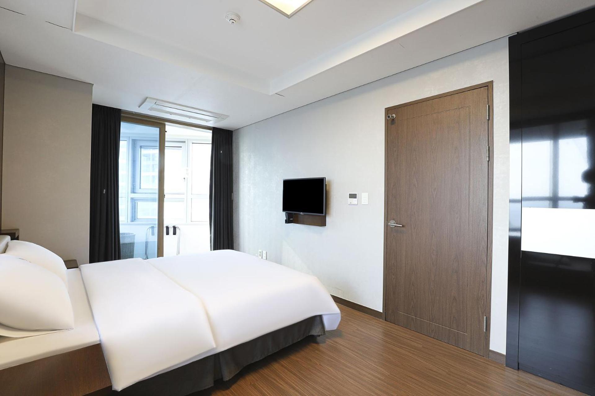 W Aparthotel *