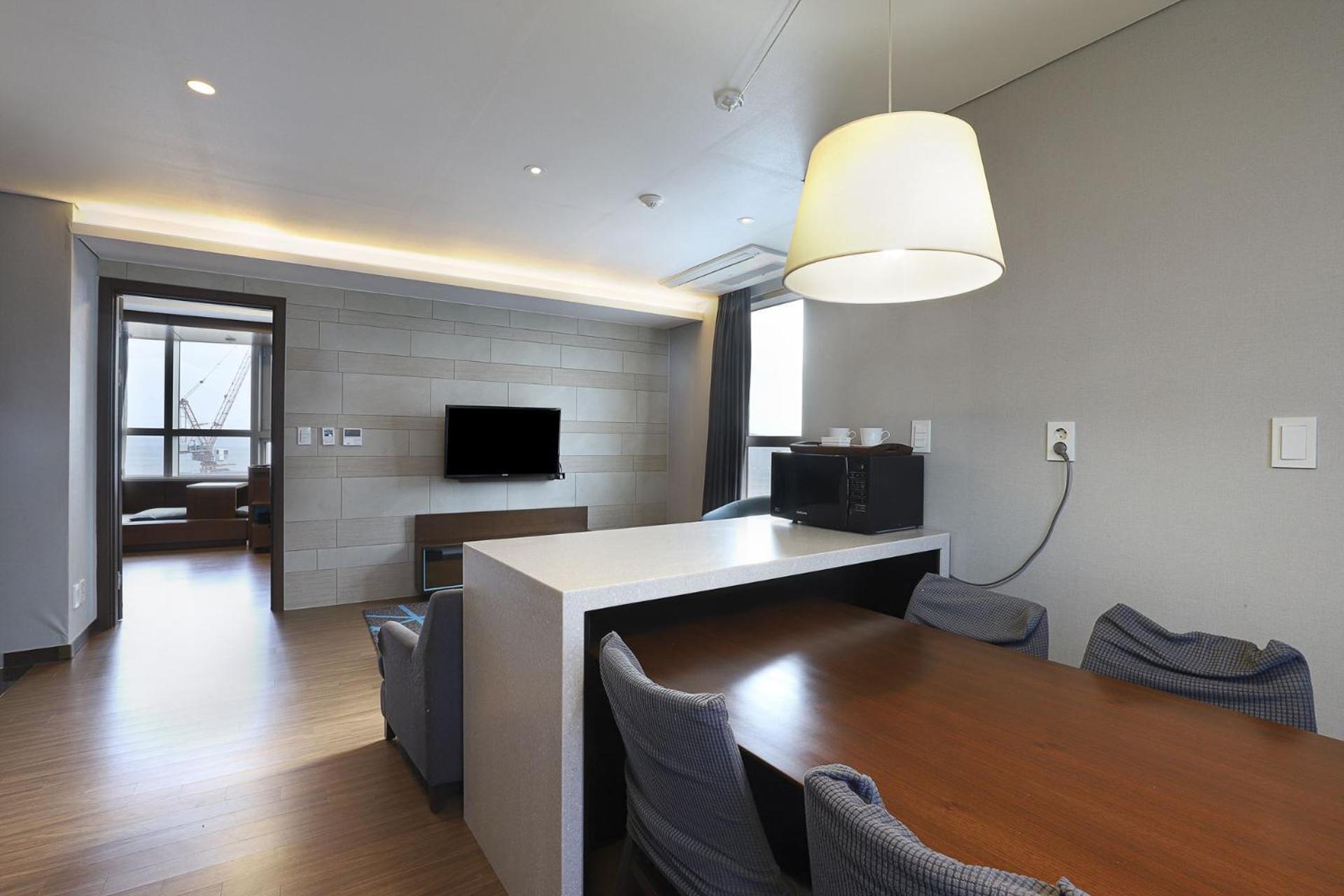 W Aparthotel *