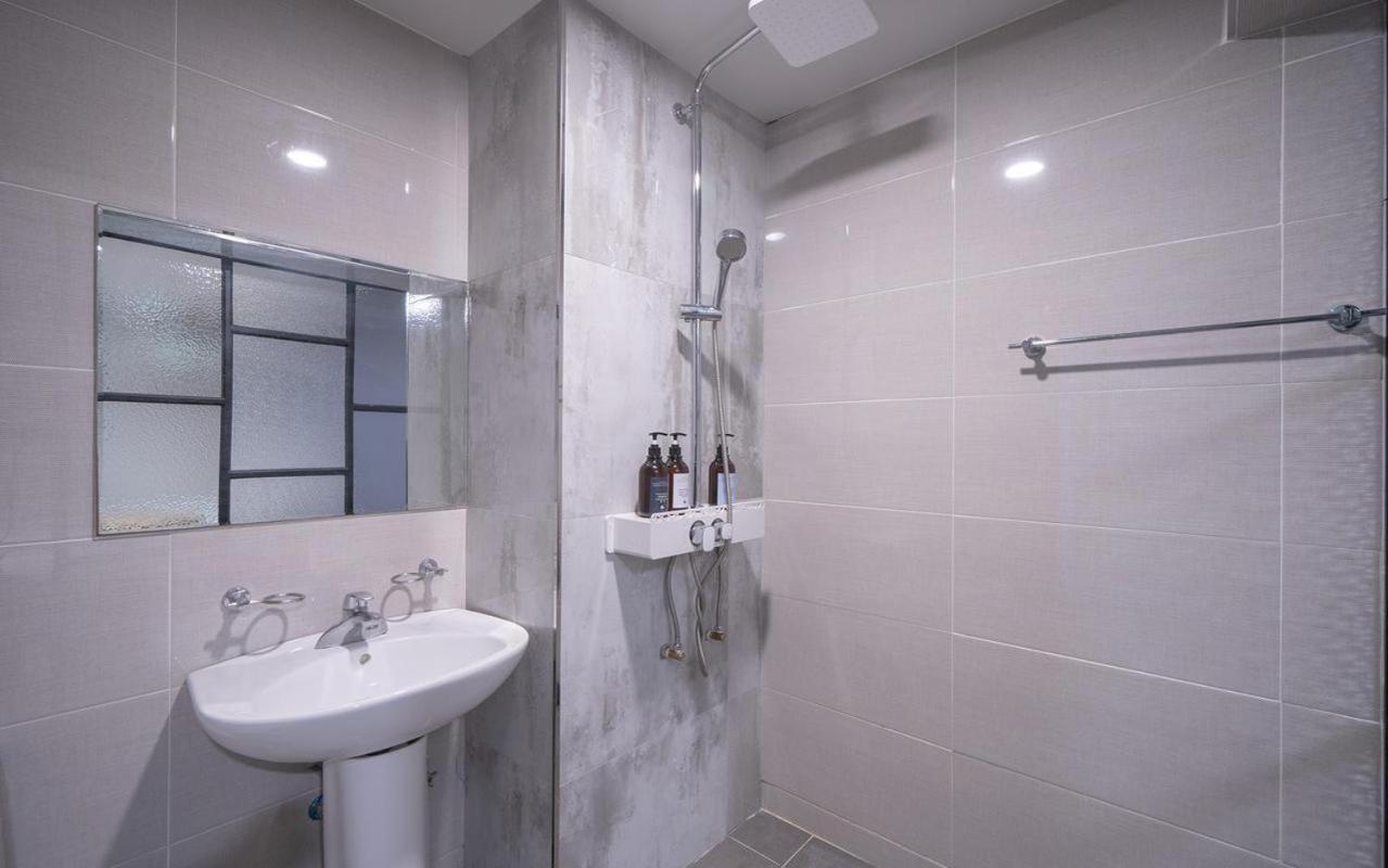 Cc Hotel *