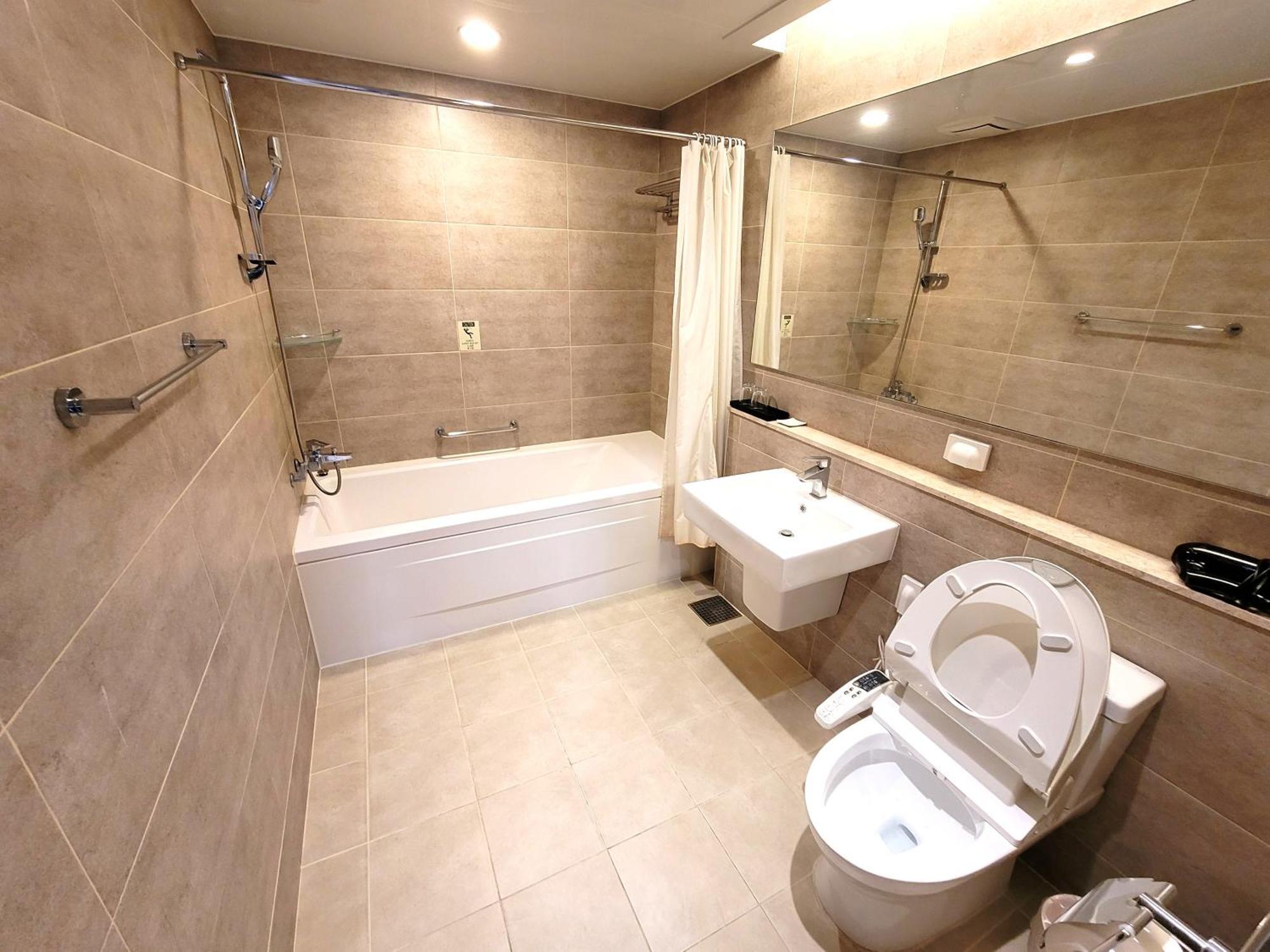 W Aparthotel *
