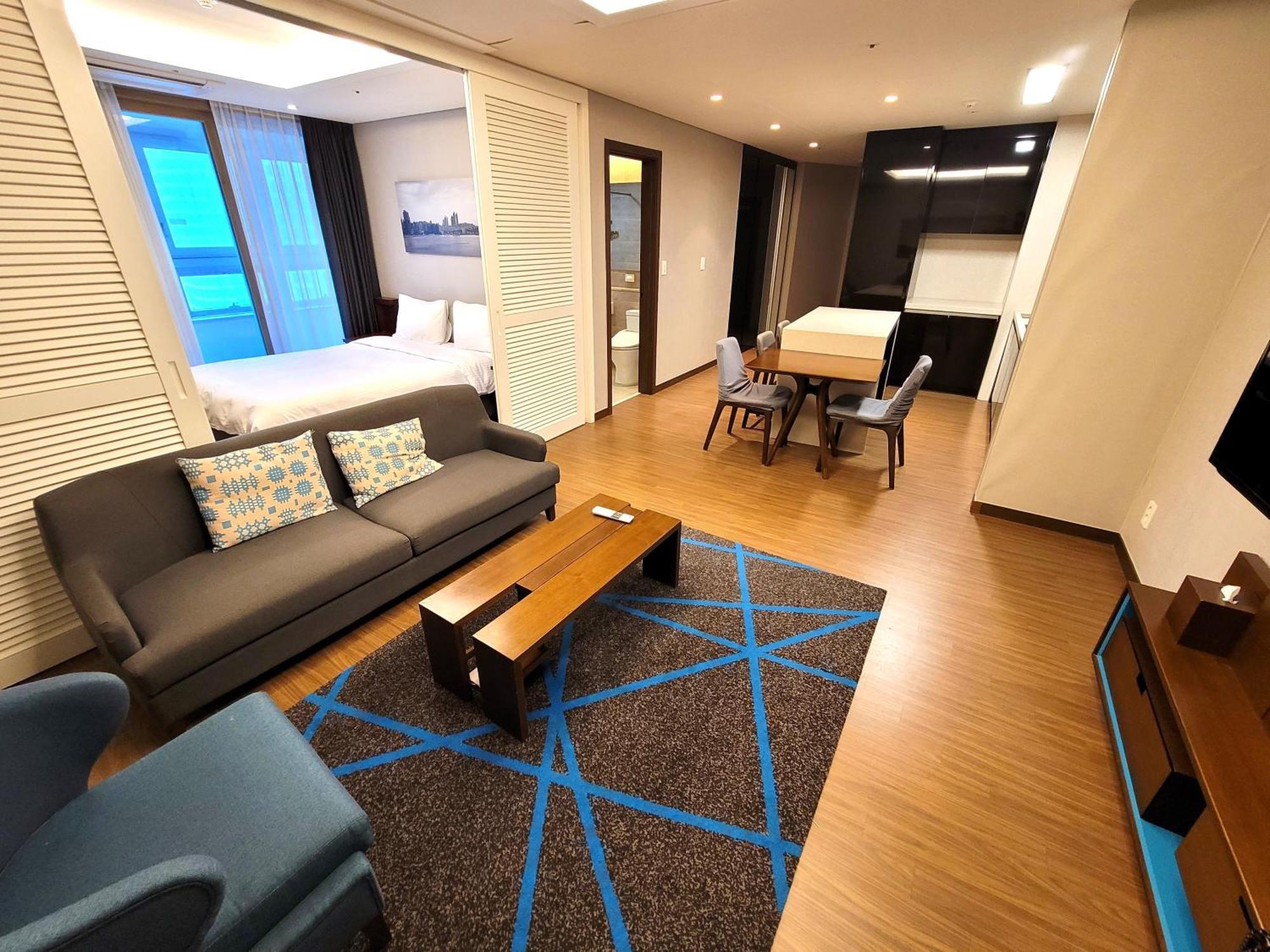Aparthotel W *
